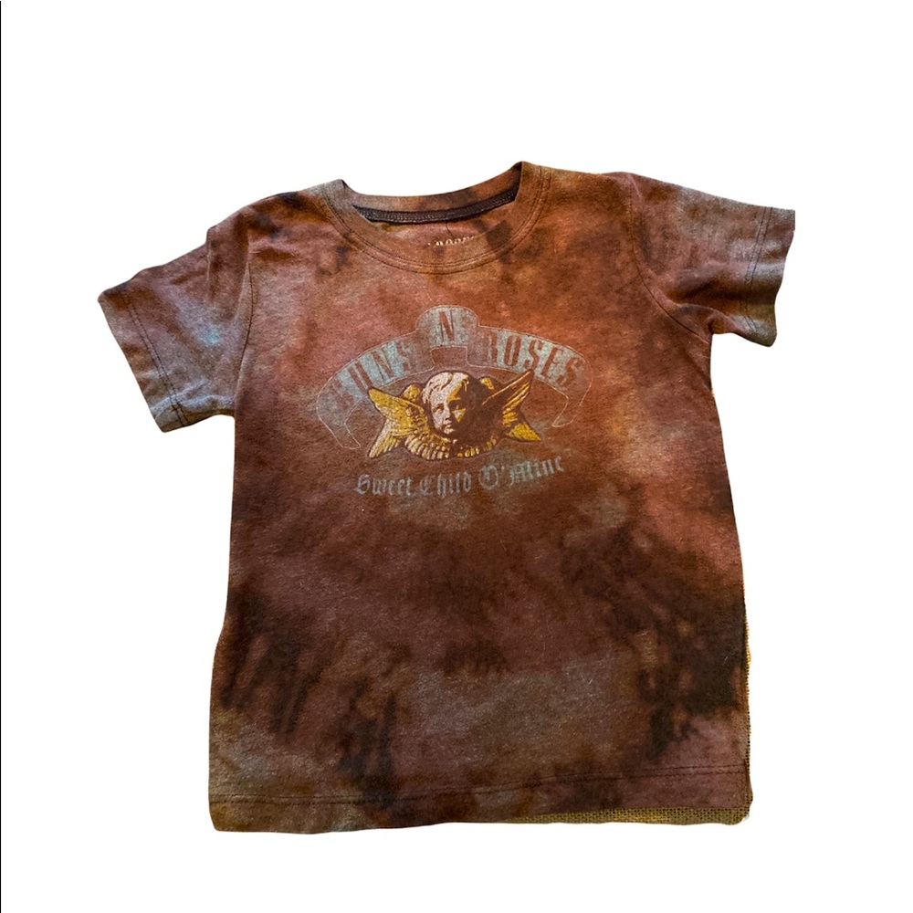 Guns N’ Roses black band tee.
